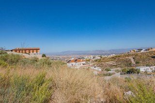 Terreno en venta en Zubia (La)