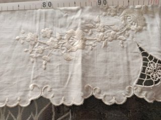Tapete de mesa bordado