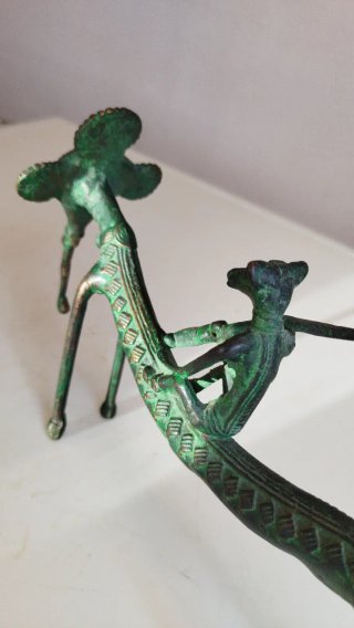 Estatua antigua de bronce. 1 kg. 24 cm. Elaborada