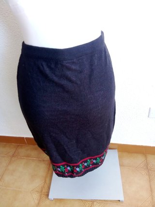 Conjunto Top Beige y Falda Negra