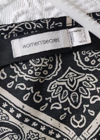 Blusón Women Secret blanco y negro