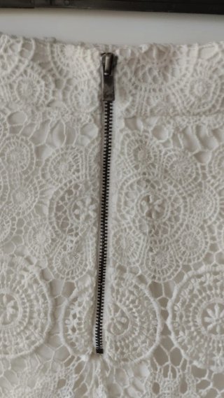 Minifalda Zara encaje blanca Talla XS