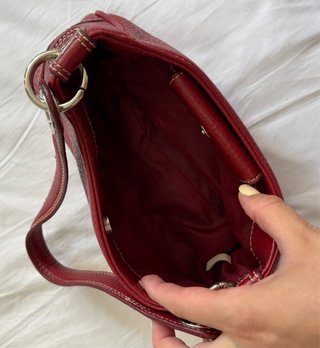 Bolso rojo pequeño con asa de piel
