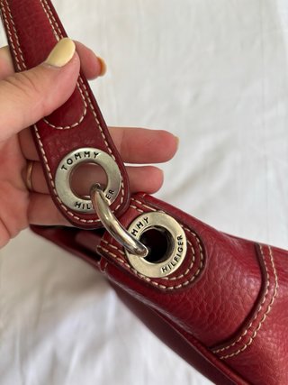 Bolso rojo pequeño con asa de piel