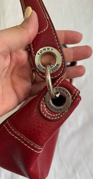 Bolso rojo pequeño con asa de piel