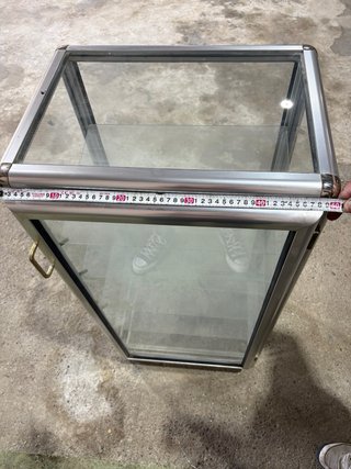 Vitrina de aluminio y cristal