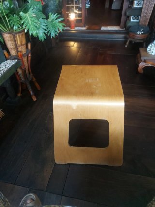 Mesita auxiliar de madera