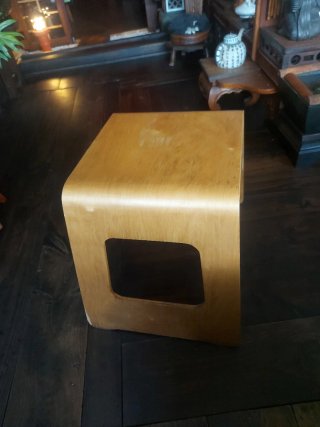 Mesita auxiliar de madera