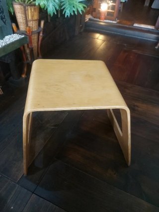 Mesita auxiliar de madera