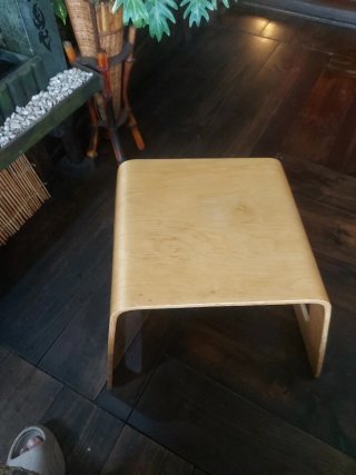Mesita auxiliar de madera