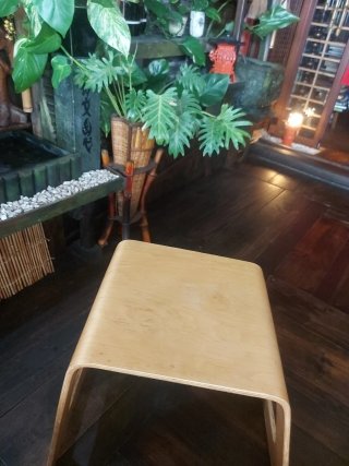 Mesita auxiliar de madera