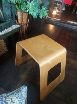 Mesita auxiliar de madera