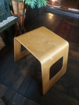 Mesita auxiliar de madera