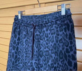 Pantalón chándal estampado leopardo