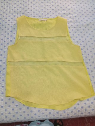 Camiseta sin mangas amarilla