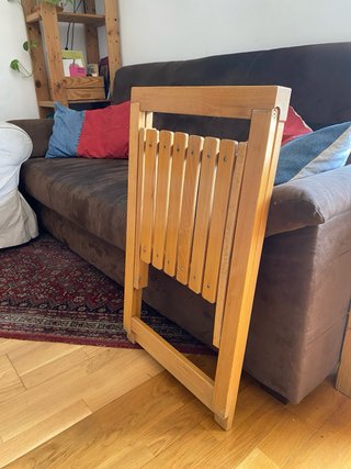 Silla plegable madera con cojín rojo