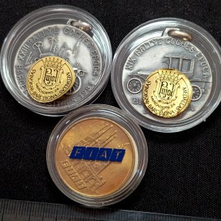 C001. 3 medallas automovilísticas. Ver descripción