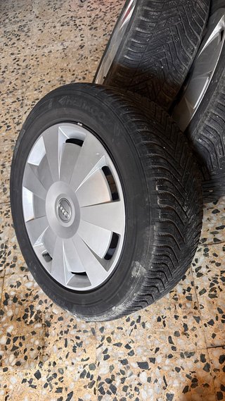 Ruedas Hankook 205/55 R16 con tapacubos Audi