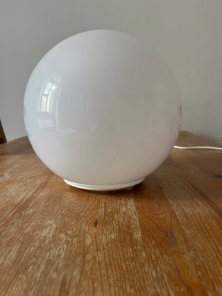 Lámpara de mesa redonda blanca Ikea