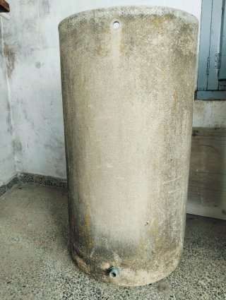 Dos depósitos de agua de hormigón