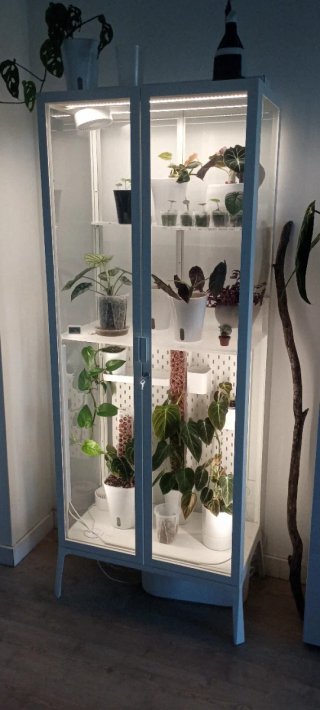 Invernadero Milsbo Ikea + Luces LED barrina T5
