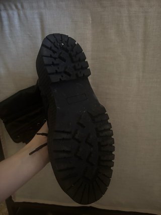 Botas altas negras con cordones