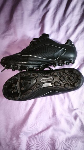Botas de fútbol Kipsta negras