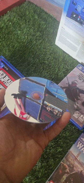 Consola PS4 1TB + 4 Giochi
