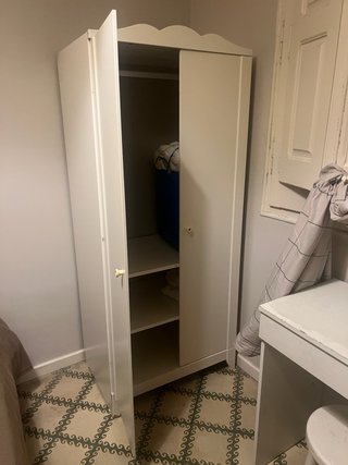 Armario blanco pequeño laminado