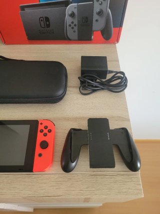 Nintendo Switch como NUEVA + Funda y accesorios