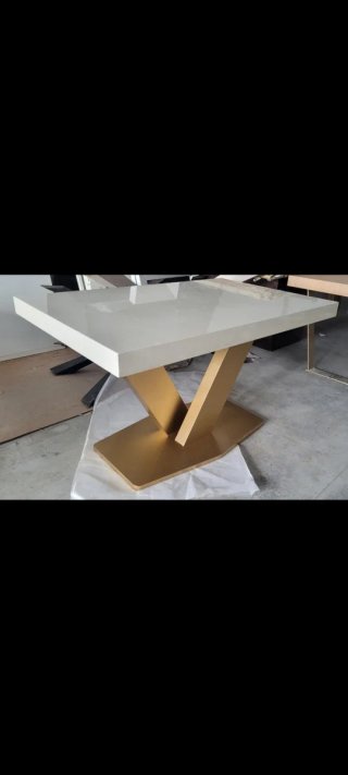 Mesa Diseño Lacada Blanca y Oro