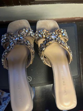 Sandalias Alma en Pena Beige y Doradas