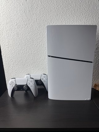 Playstation 5 Digital PS5 + 2 Mandos