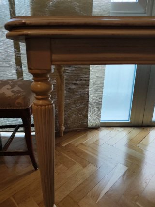 MESA DE COMEDOR LACADA EN BLANCO DECAPÉ