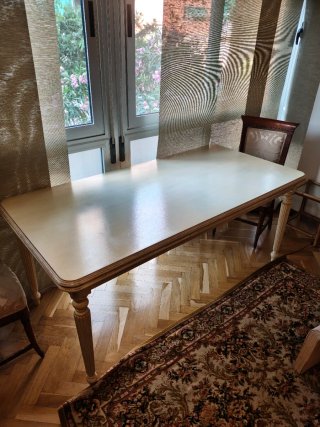 MESA DE COMEDOR LACADA EN BLANCO DECAPÉ