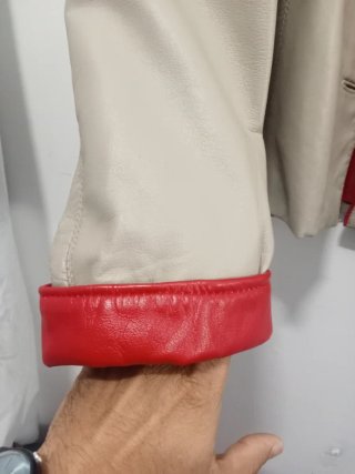 Chaqueta de cuero beige y roja