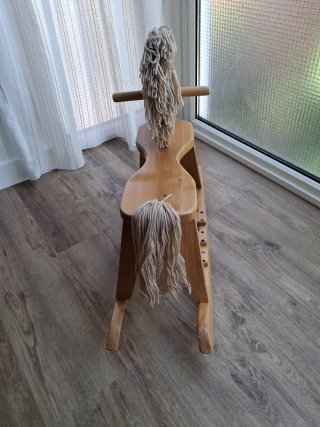 Caballito de madera para niños
