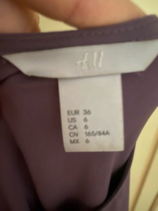 Blusa H&M morada con volantes