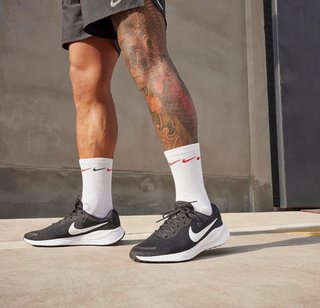 Nike Revolution 7 Hombre 38.5 EU Nuevas