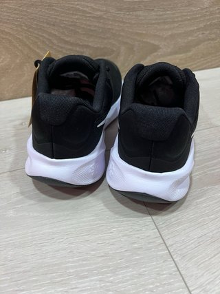 Nike Revolution 7 Hombre 38.5 EU Nuevas