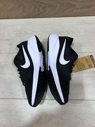 Nike Revolution 7 Hombre 38.5 EU Nuevas