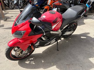 Honda CBR600fi Sportbike Roja y Negra