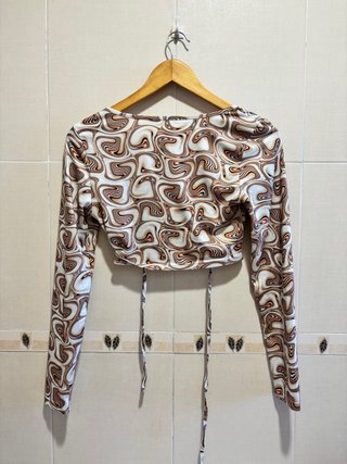 Top manga larga estampado