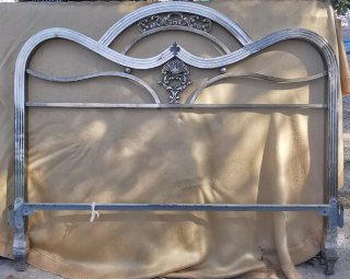 Cama antigua de latón
