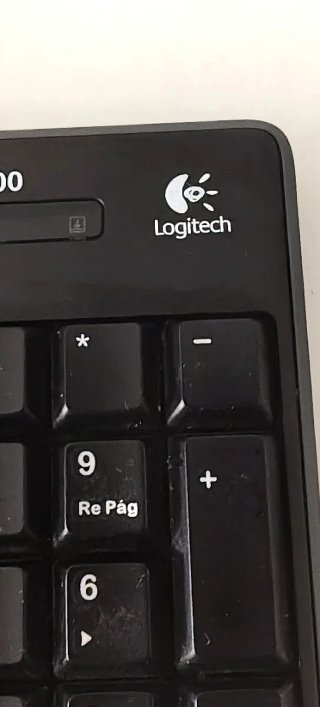 Teclado Logitech negro K200 + ratón forma de coche