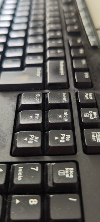 Teclado Logitech negro K200 + ratón forma de coche