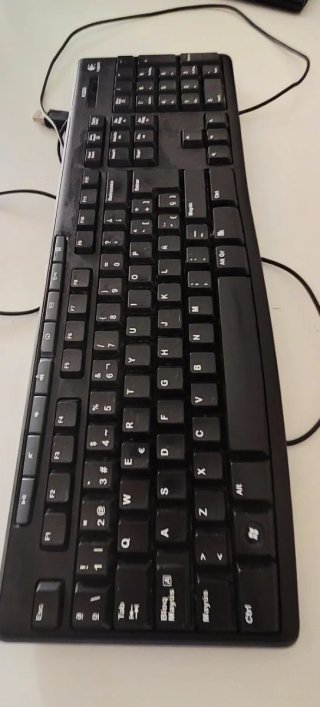 Teclado Logitech negro K200 + ratón forma de coche