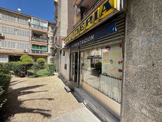 Local comercial en venta en Portazgo en Madrid
