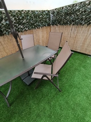 Mesa, 4 Sillas y Sombrilla Exterior
