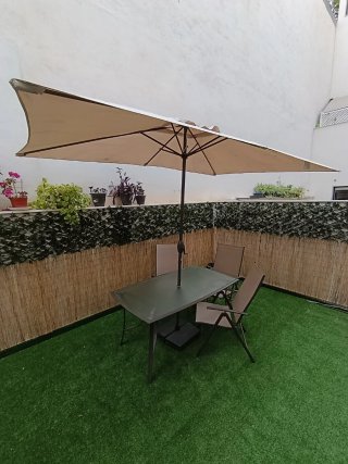Mesa, 4 Sillas y Sombrilla Exterior